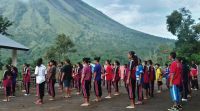 Pemberian Mikroskop Ke Flores NTT